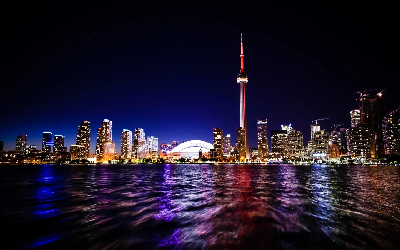 CN Tower in Toronto - Communications Tower with Far-Reaching Connections –  Go Guides