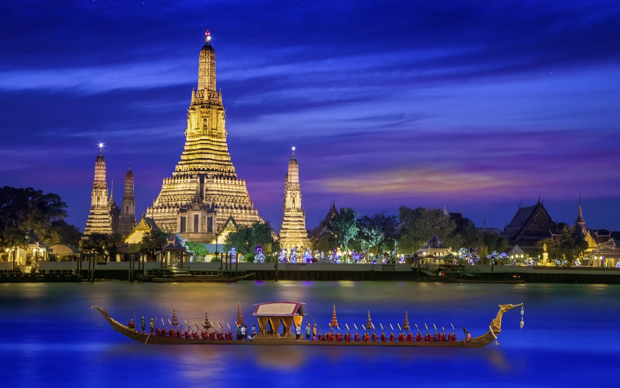 Scenic view of Wat Arun Rachawararam, a historic temple in Bangkok, Thailand
