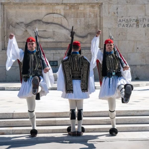 See the Changing of the Guard at the Hellenic Parliament: A Must-See Athens Tradition