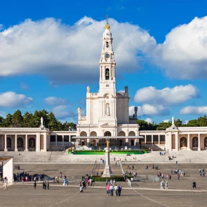 Visit the Fatima Shrine: A Catholic Pilgrimage Site in Portugal