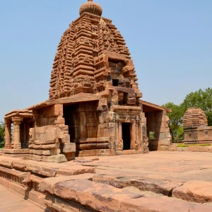 Visit the Kashi Vishwanath Temple: A Sacred Hindu Shrine in Varanasi