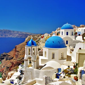 Visit Santorini: A Picturesque Greek Island