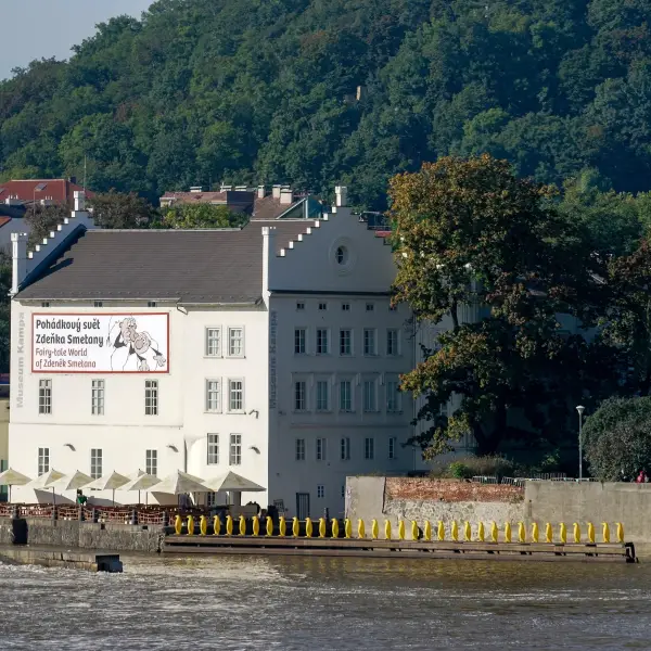 museum-kampa-art-gallery-vltava-river-prague-czech-republic